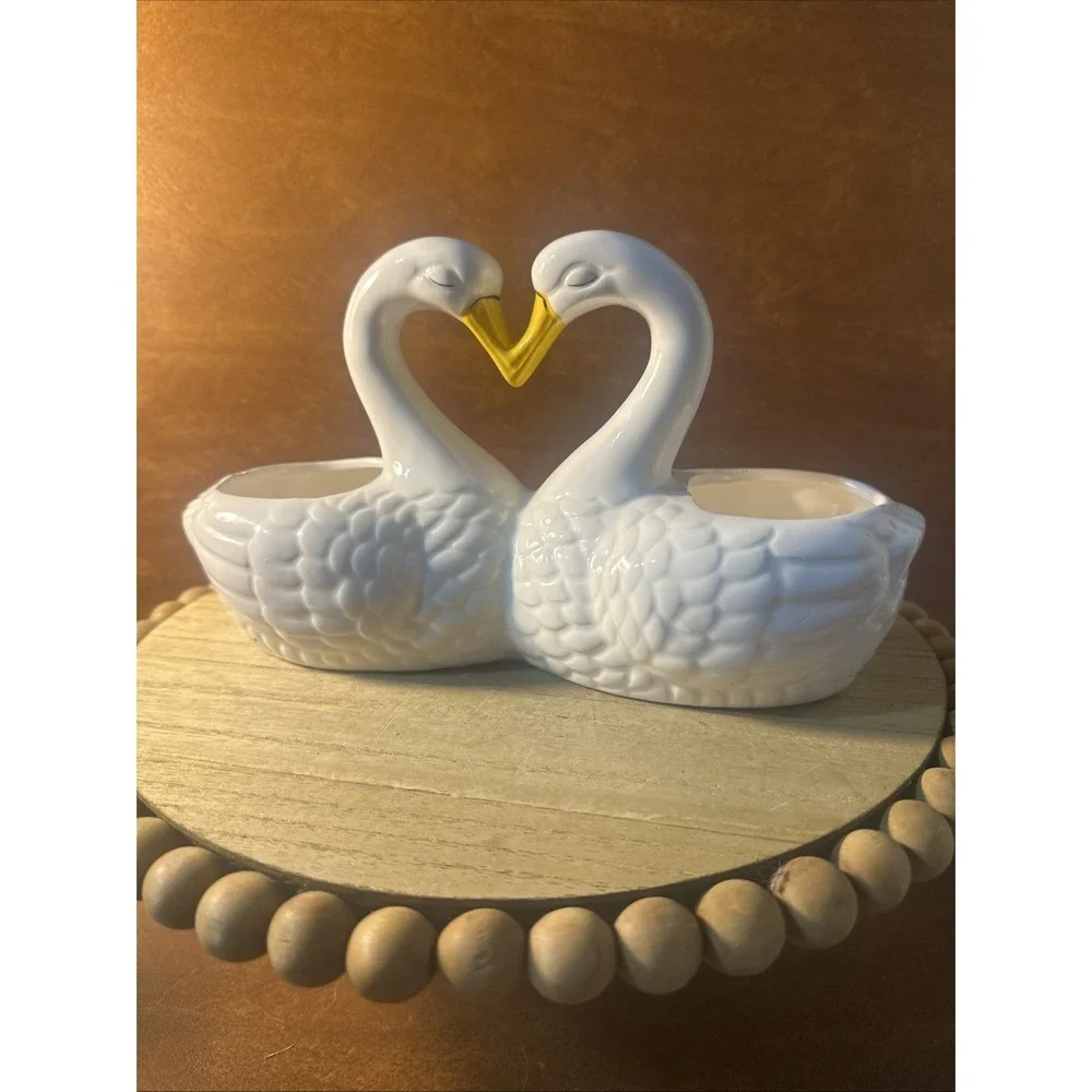 Vintage  DOUBLE SWAN HEART PLANTER